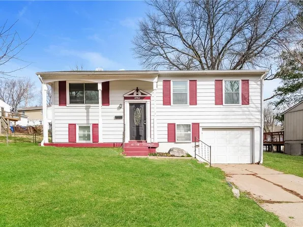 18902 E Arrowhead Dr, Independence, MO 64056