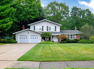 3800 Russett Dr, Broadview Heights, OH 44147