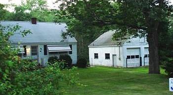 2nd image of 305 Quaker Ln
