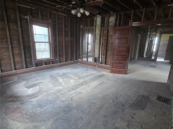 4th image of 868 Front St SW