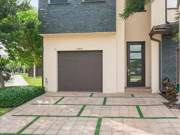 15808 NW 91st Ave, Miami Lakes, FL 33018