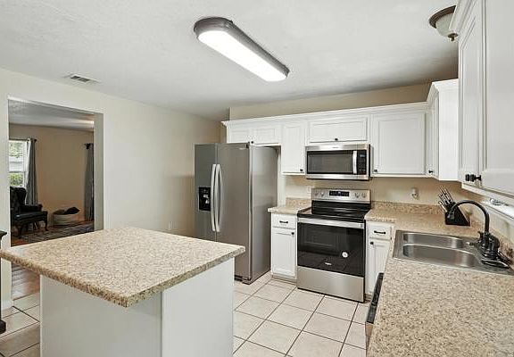 5th image of 701 Washington St