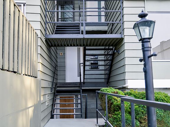 3rd image of 5014 44th Ave NE APT 1