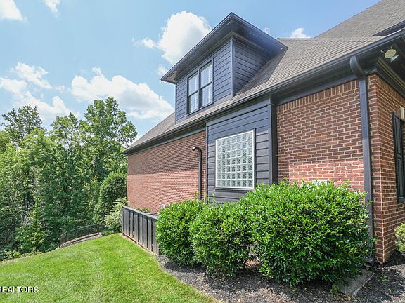 5th image of 1768 Redgrave Rd