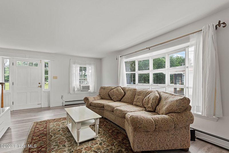 4th image of 1477 Saratoga Road