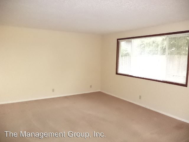 1st image of 513 NE 106th Ave