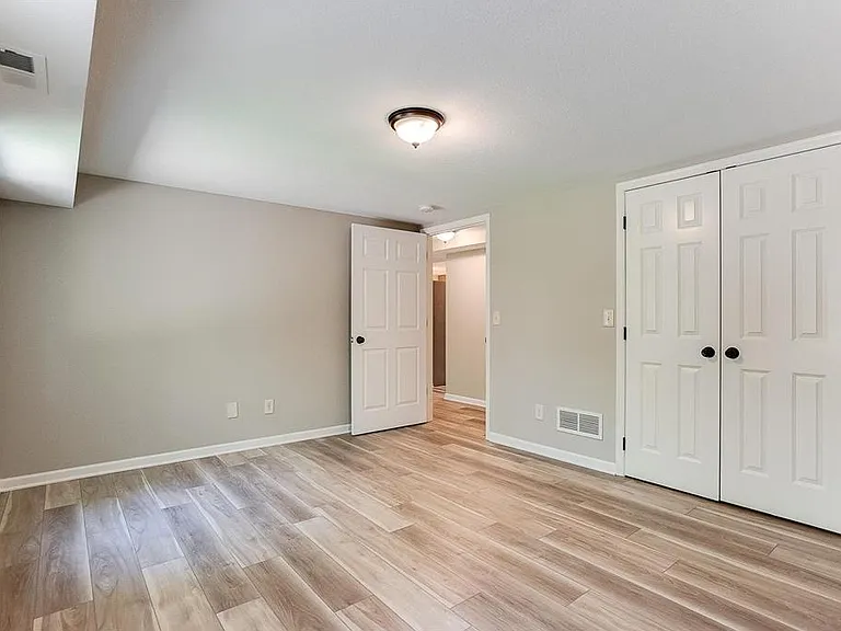 6416 Sherwood Ave — Photo 5
