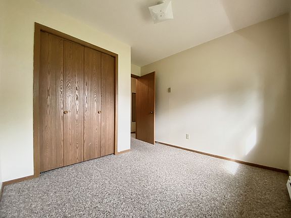 3rd image of 835 E 6th St APT 6