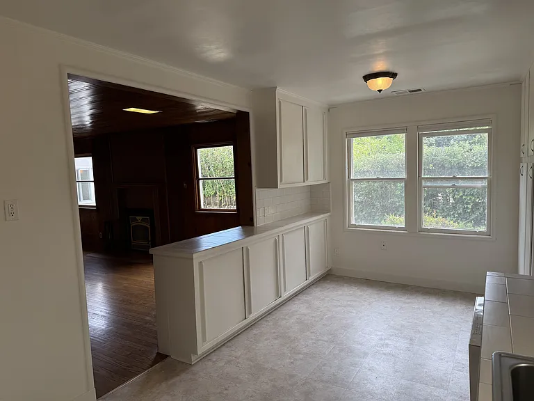 221 The Alameda — Photo 15