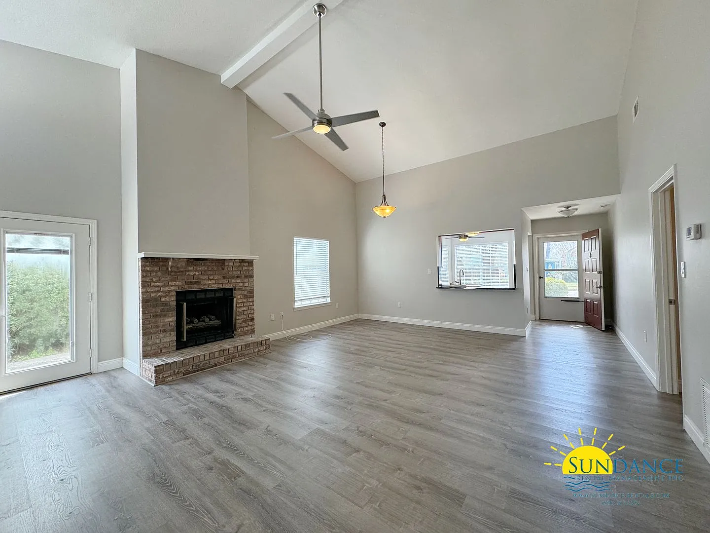 Stunning 3-Bedroom Home in a Tranquil Cul-de-Sac! — Photo 2