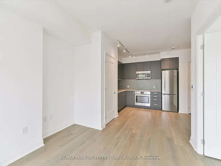 293 The Kingsway #322 — Photo 18