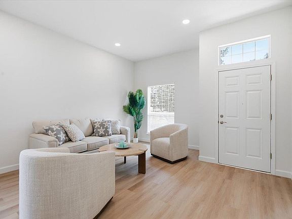 4th image of 116 Moultrie Crossing Ln