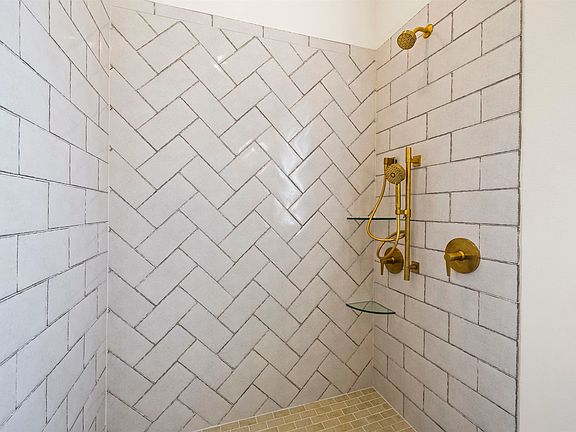 3rd image of 4228 Savannah Hills Ln