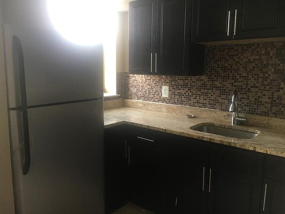 5th image of 4722 Chestnut St #00000E