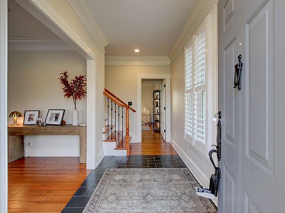 4th image of 335 Partridge Ct
