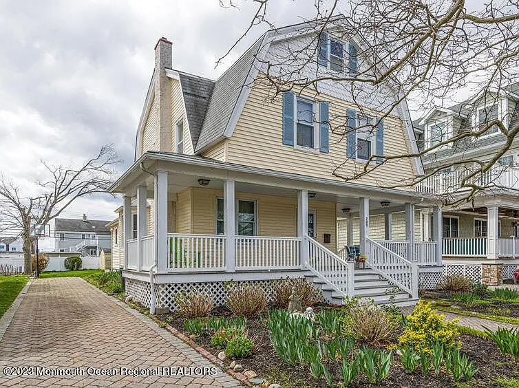 209 4th Ave — Photo 3
