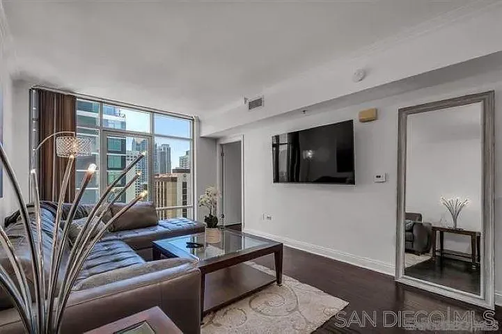 425 W Beech St #1354 — Photo 3