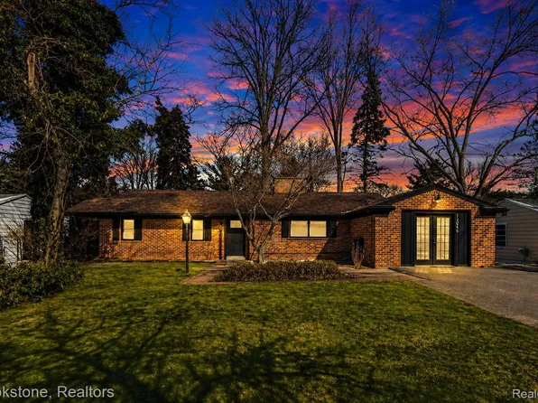 16046 W Thirteen Mile Rd, Beverly Hills, MI 48025