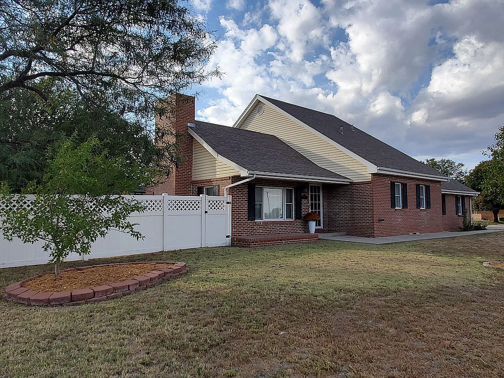 2717 N Campus Dr, Garden City, KS 67846 Zillow
