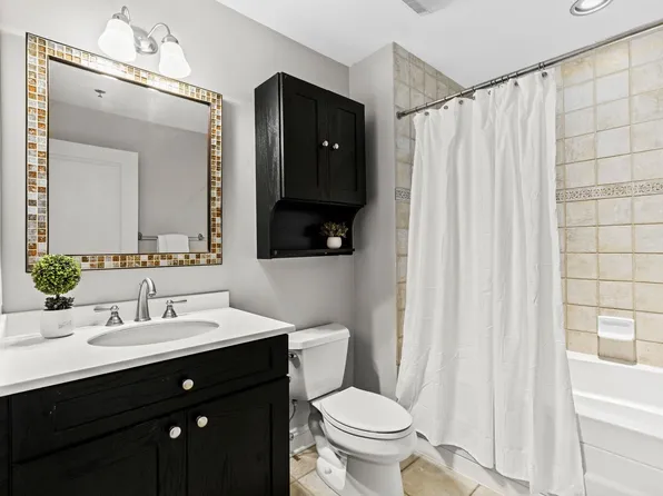 70 Adams Street image 20 of 47