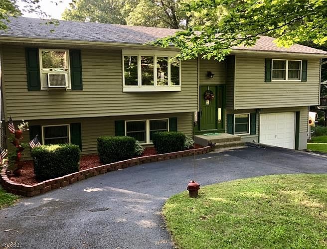 1st image of 24 Barry Dr S