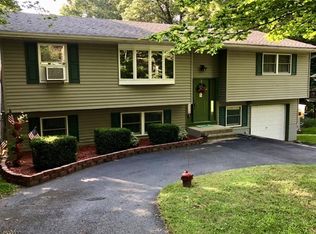 24 Barry Dr S, Highland Lakes, NJ 07422