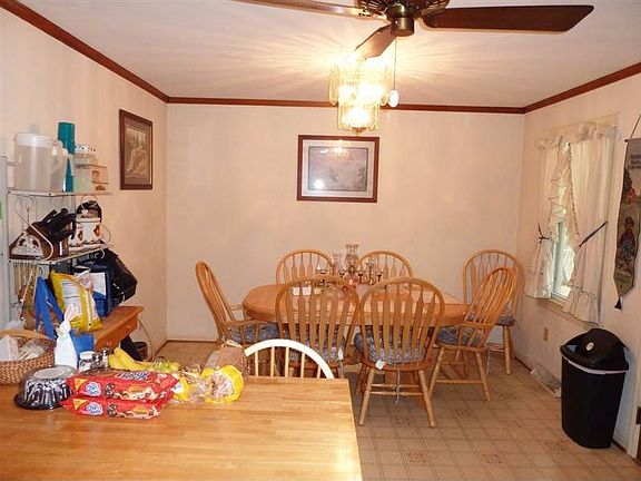 Full dining area adjacent