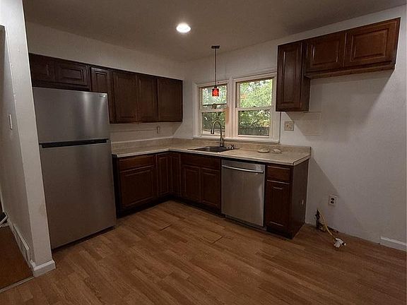 3rd image of 1129 June Ave