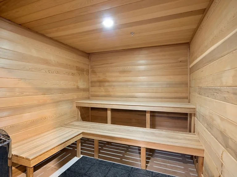 Luxury building's amenities: Full-service GYM with regularly maintained & cleaned equipment, bathrooms with showers & sauna