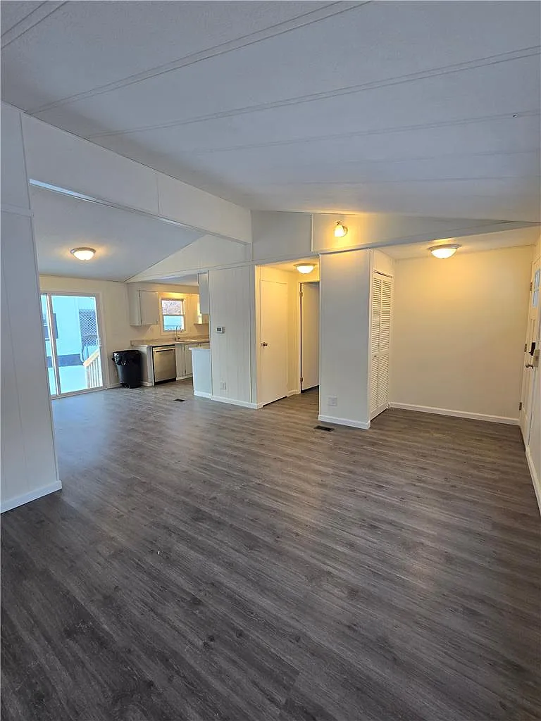 3 bed, 1.5 bath, 1152 sqft, $1,945 — Photo 2