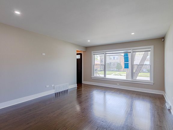 5th image of 401 Yates Ave