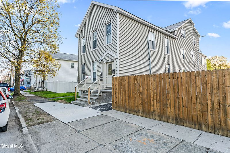 4th image of 100 3rd Street