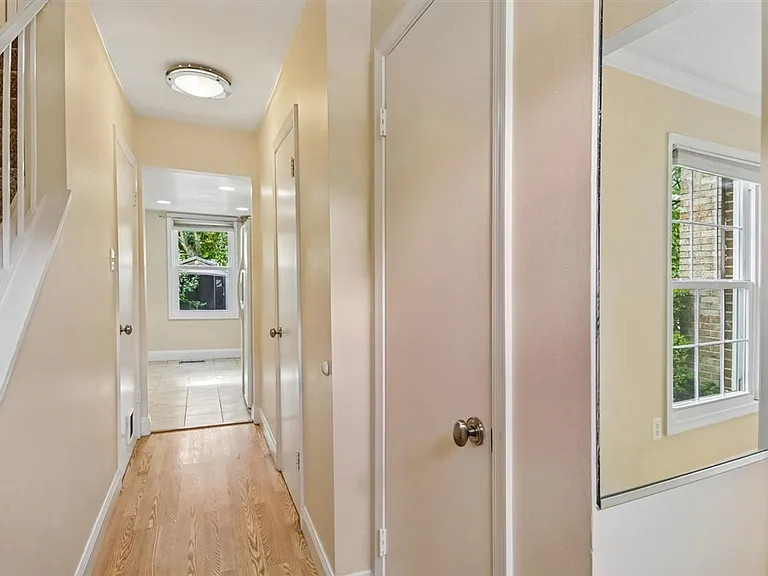 4 Kirkfield Ct — Photo 2