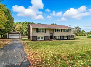 3149 N Pleasant Dr, East Palestine, OH 44413
