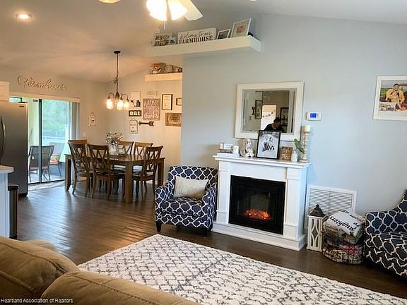 2nd image of 1425 Crossview St
