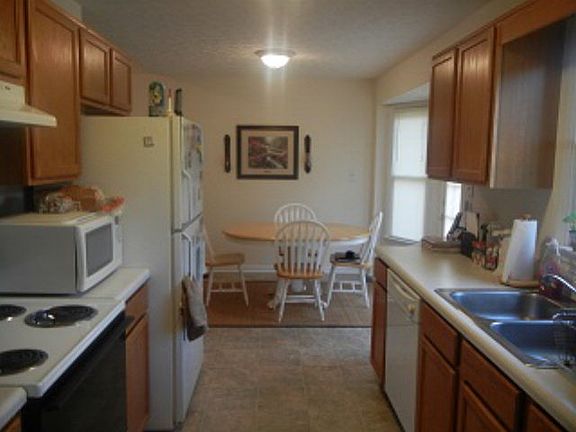 3rd image of 135 Mulberry Ln #1