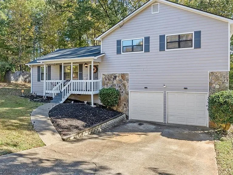 4041 Woodbridge Ct — Photo 1