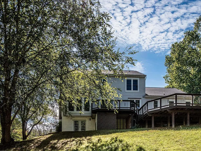 10622 Edinburgh Dr — Photo 5