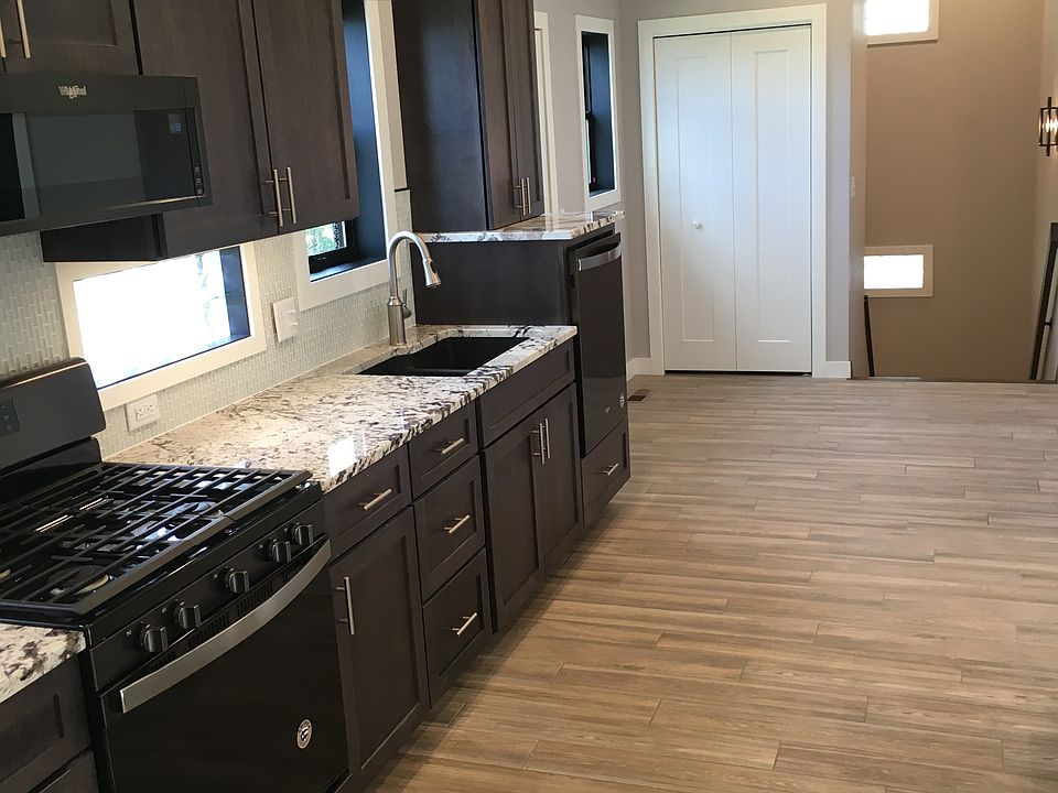 North kitchen wall that leads out to TREX deck and backyard