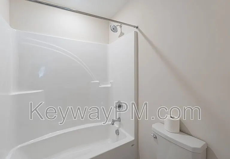 585 Hampton Dr — Photo 25