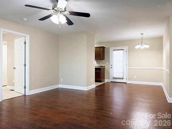 4th image of 269 Green Meadows Dr