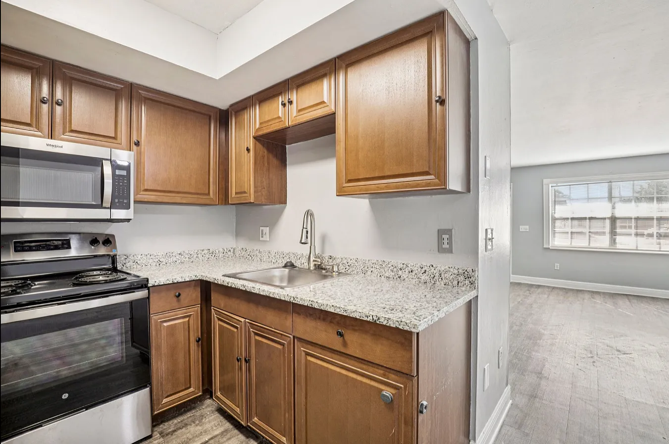 Frankie Court Townhomes — Photo 4
