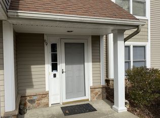 69 Bourne Cir, Hamburg, NJ 07419