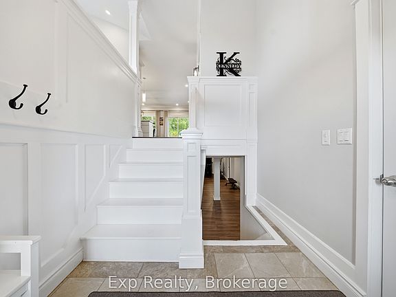 5th image of 818 Palace Rd
