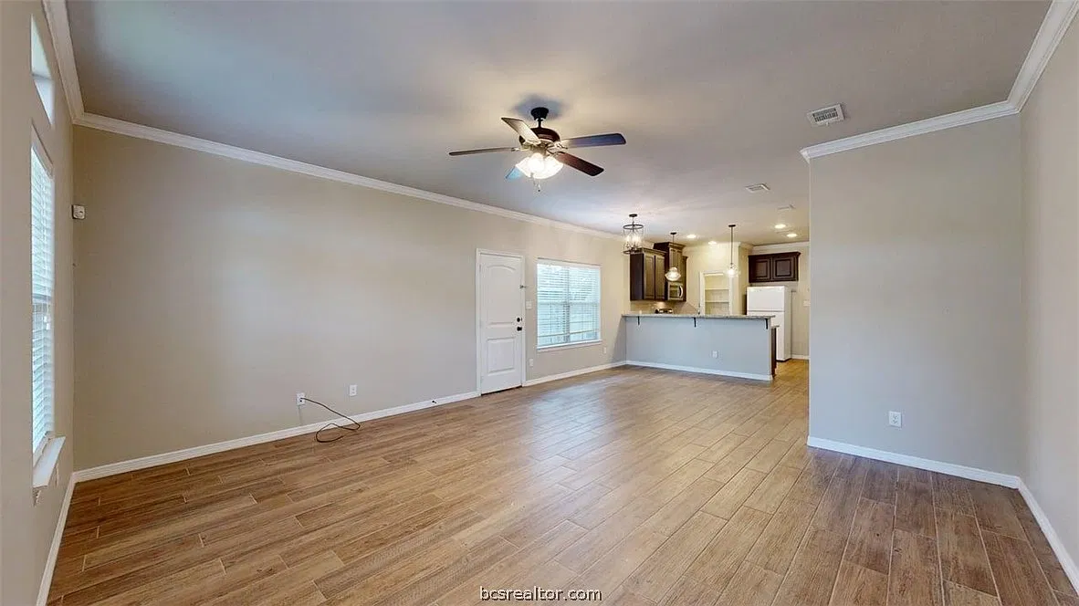 5 bed, 5.5 bath, 2132 sqft, $4,125 — Photo 2