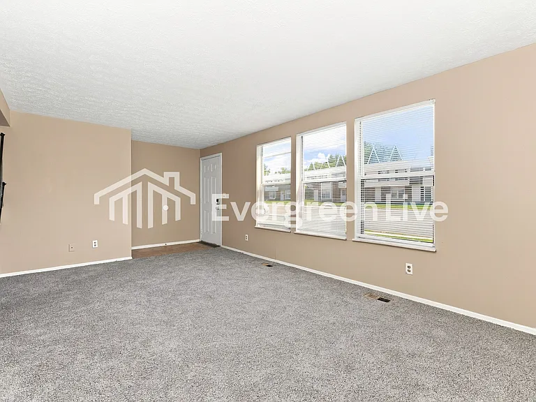 7797 Mount Hood Dr — Photo 4