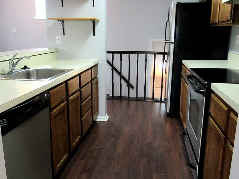 79 Portsmouth Ct — Photo 7
