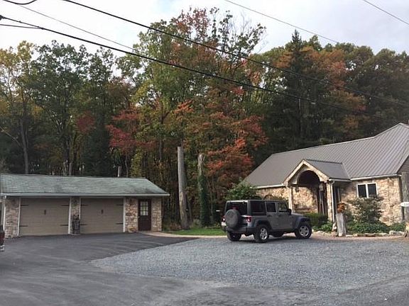 3rd image of 130 Whispering Acres Ln