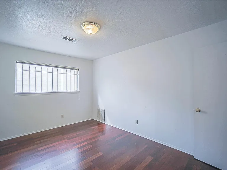 7010 Captain Dr — Photo 25
