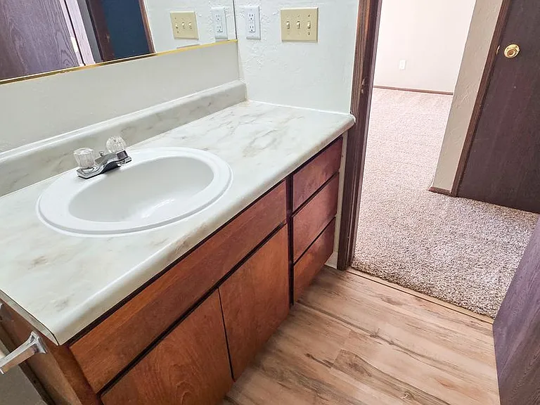 Apartment in West Salem near banks, shopping areas, bus lines, and downtown! ~ Colonial — Photo 46